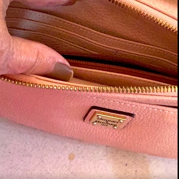 EUC SET💕 Dooney & Bourke pebble pink Ambler crossbody bag & matching card case - Picture 5 of 16